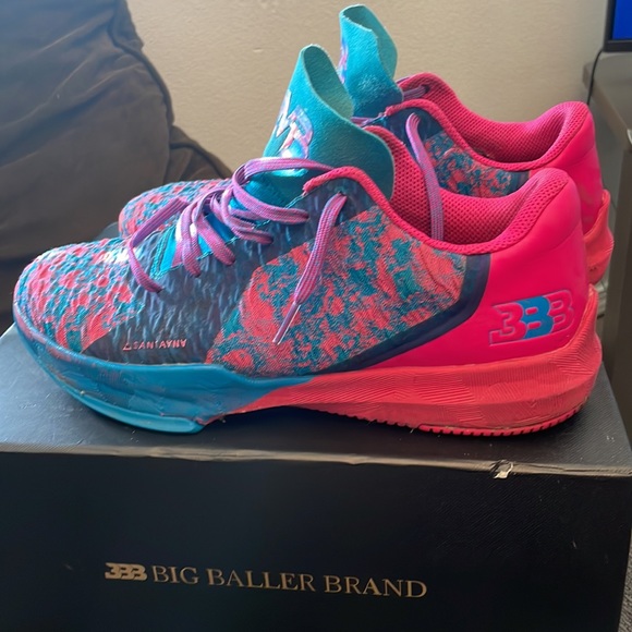 Big Baller Brand Lamelos first shoe in high school. - Picture 2 of 3